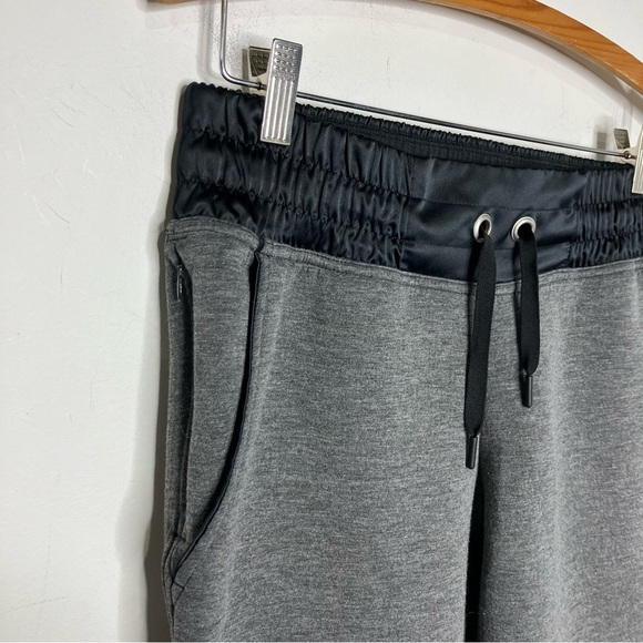 Brooks gray & black joggers size medium - Picture 2 of 6